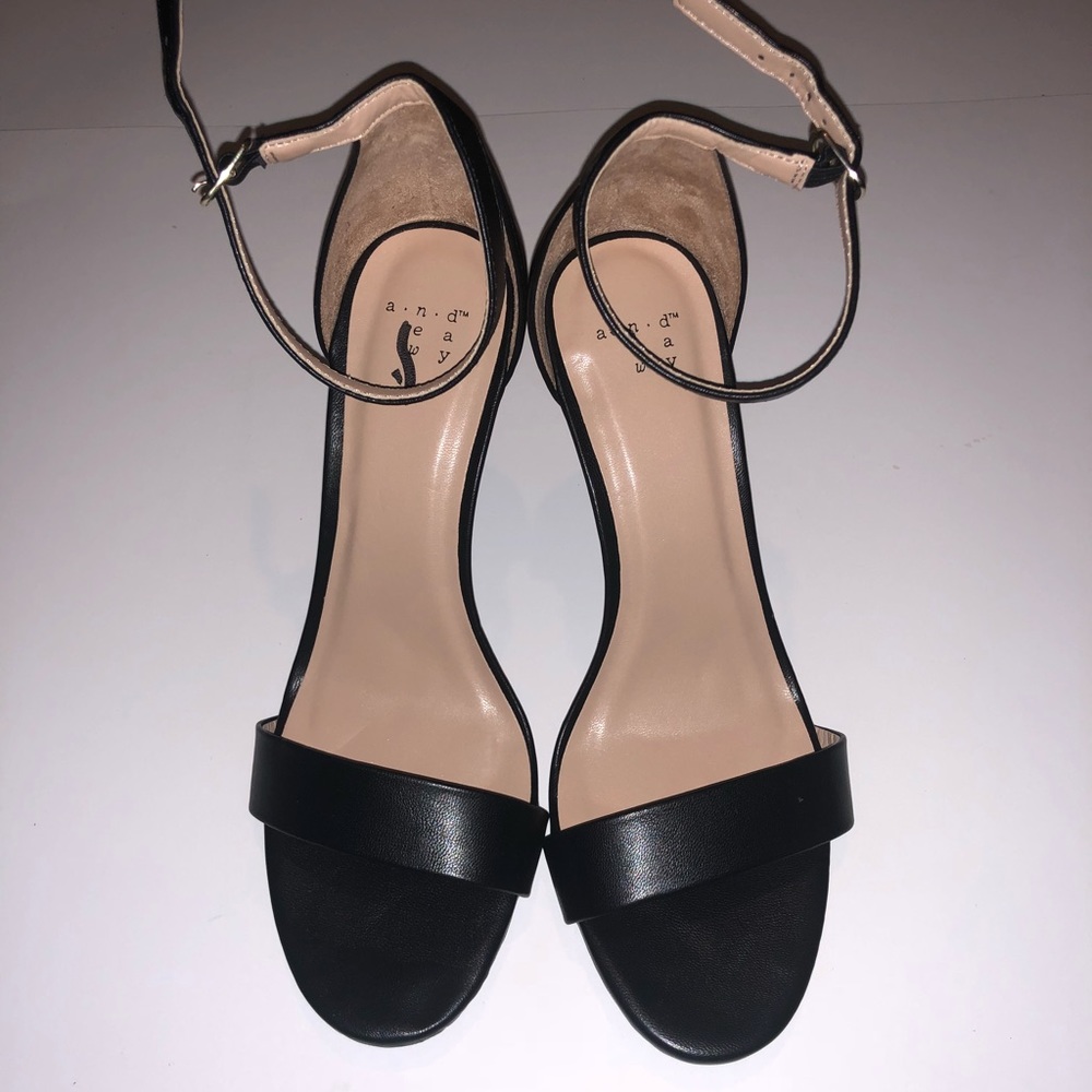 Black medium one strap heel
